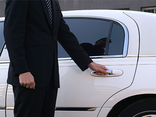 Whether you need transportation to or from Kelownba International Airport, or from your hotel to meetings and back, Accent Limousine can accommodate your requirements.